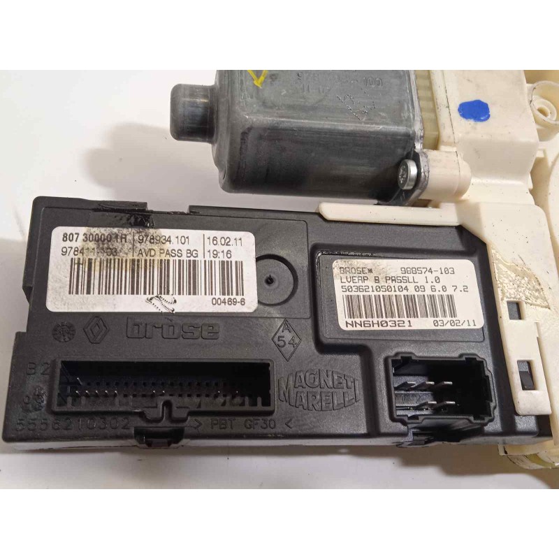 Recambio de elevalunas delantero derecho para renault laguna grandtour iii dynamique referencia OEM IAM 807000002R  