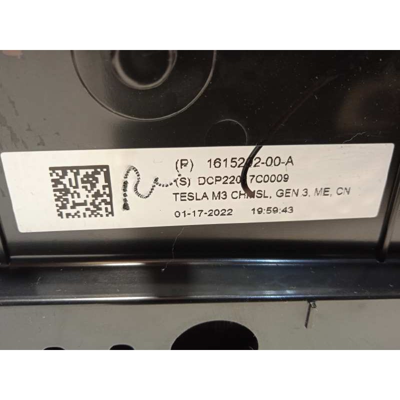 Recambio de luz central de freno para tesla model 3 rwd referencia OEM IAM 161520200A  