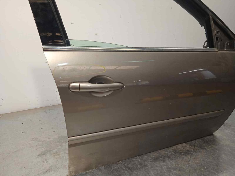 Recambio de puerta delantera derecha para renault laguna grandtour iii dynamique referencia OEM IAM 801000025R  801000036R