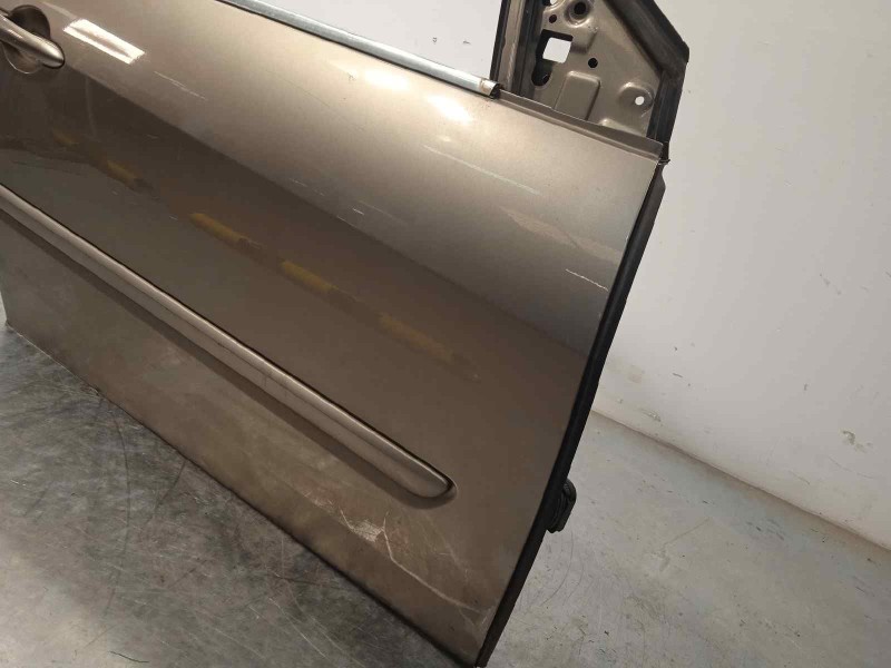 Recambio de puerta delantera derecha para renault laguna grandtour iii dynamique referencia OEM IAM 801000025R  801000036R