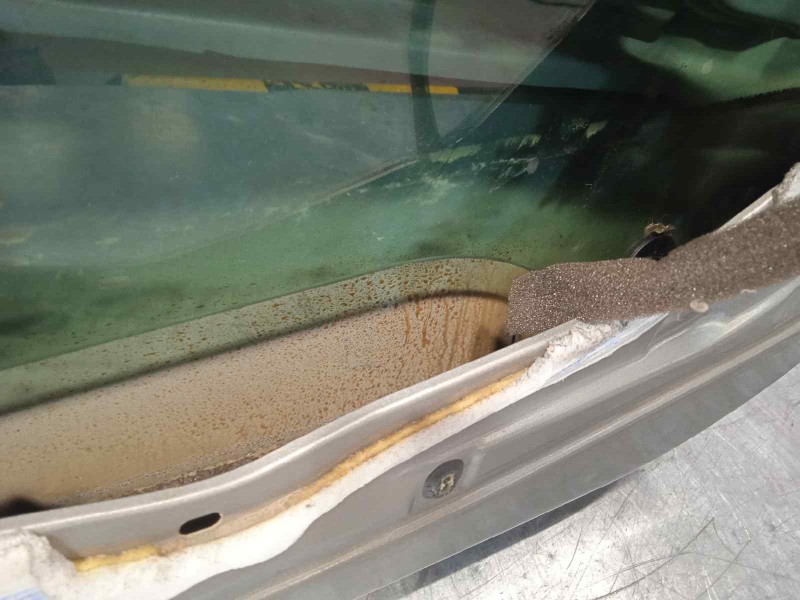 Recambio de puerta delantera derecha para renault laguna grandtour iii dynamique referencia OEM IAM 801000025R  801000036R