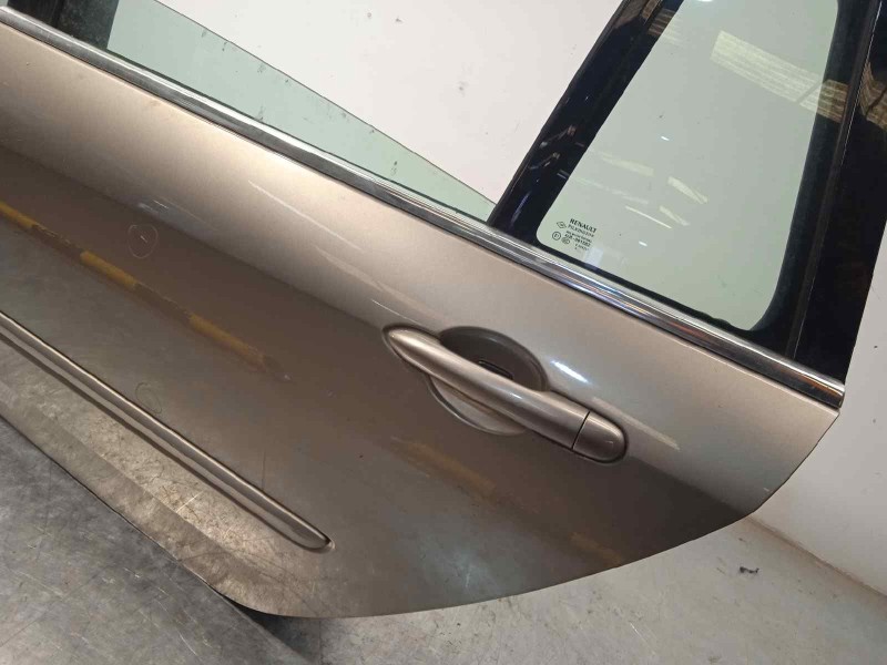 Recambio de puerta trasera izquierda para renault laguna grandtour iii dynamique referencia OEM IAM 821010024R  821000033R