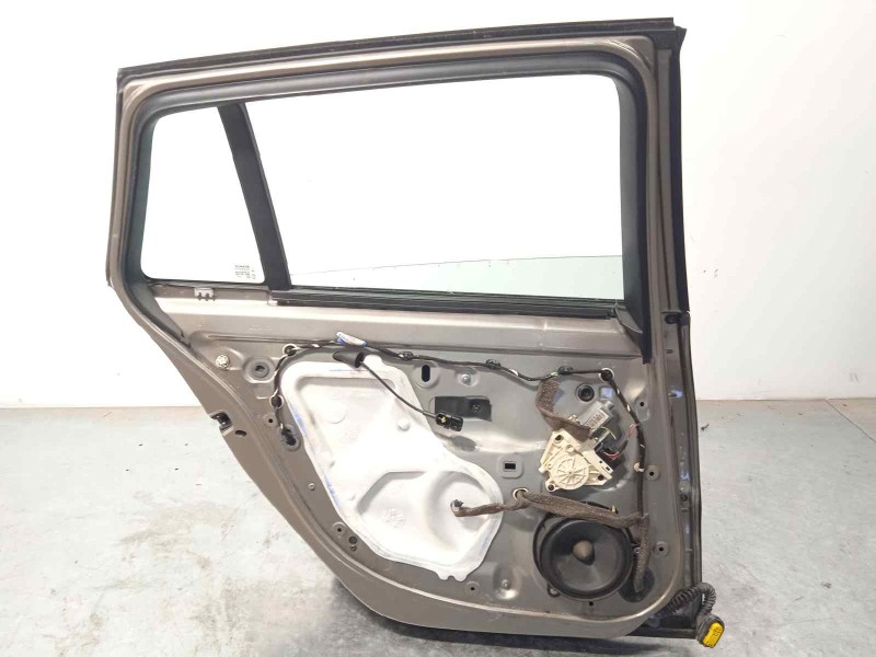 Recambio de puerta trasera izquierda para renault laguna grandtour iii dynamique referencia OEM IAM 821010024R  821000033R