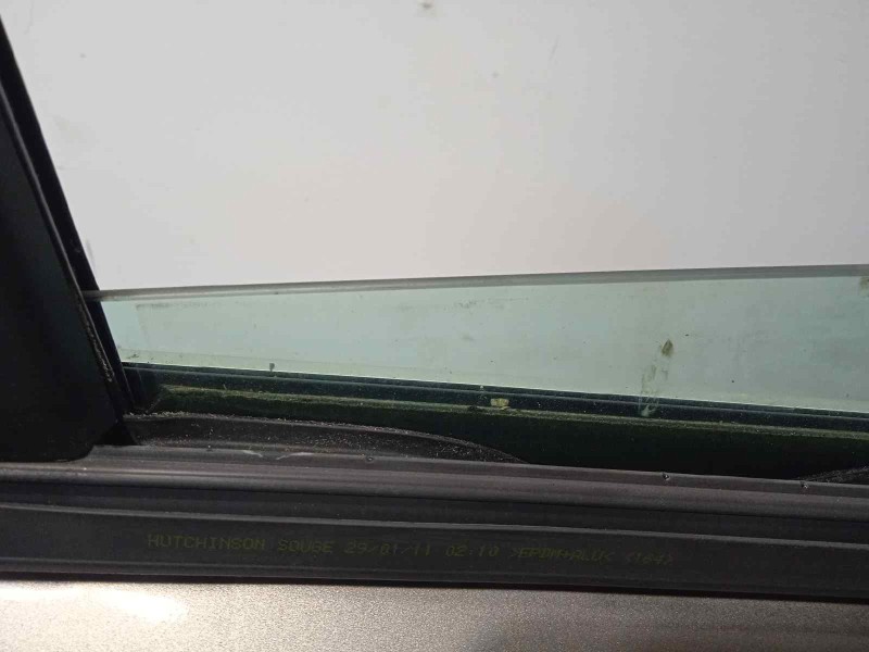 Recambio de puerta trasera izquierda para renault laguna grandtour iii dynamique referencia OEM IAM 821010024R  821000033R