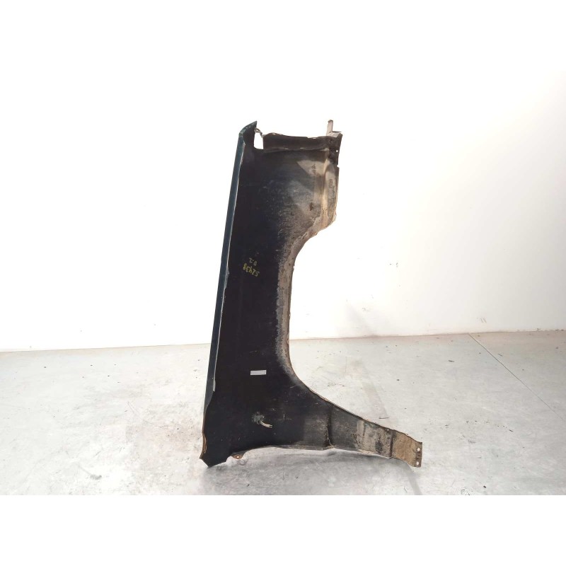 Recambio de aleta delantera izquierda para mitsubishi l 200 (k34t) 2500 td referencia OEM IAM MB506107  