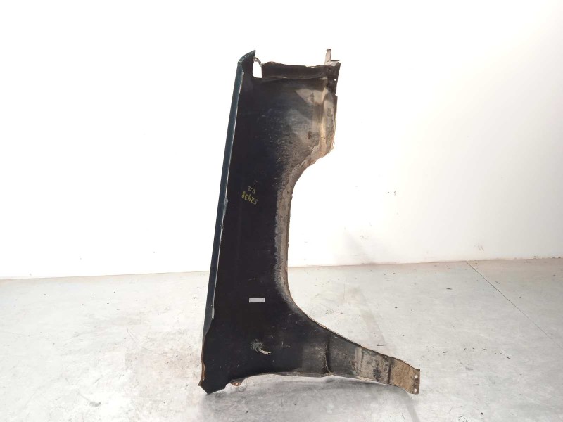 Recambio de aleta delantera izquierda para mitsubishi l 200 (k34t) 2500 td referencia OEM IAM MB506107  