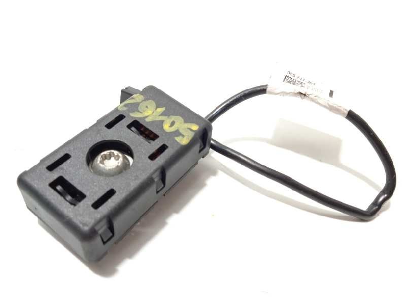 Recambio de antena para tesla model 3 rwd referencia OEM IAM 150942000D  