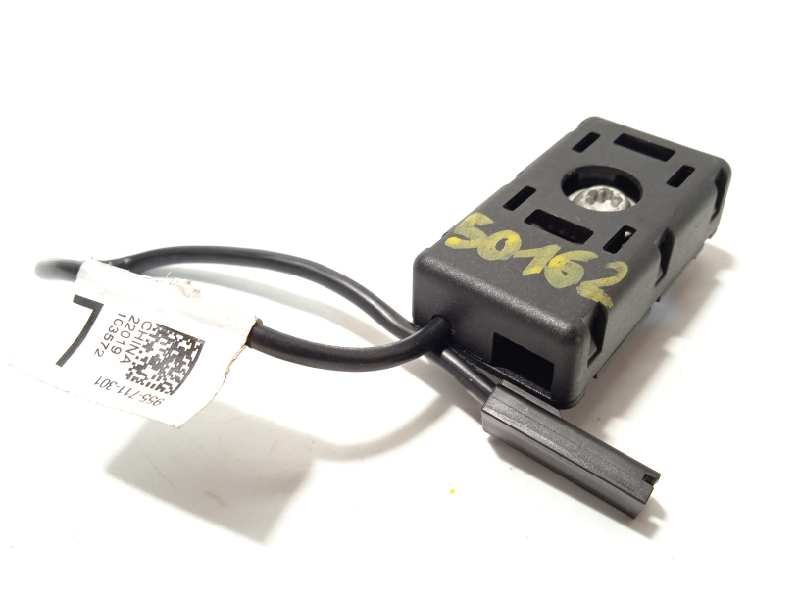 Recambio de antena para tesla model 3 rwd referencia OEM IAM 150942000D  