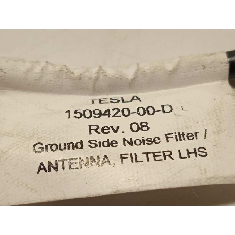Recambio de antena para tesla model 3 rwd referencia OEM IAM 150942000D  