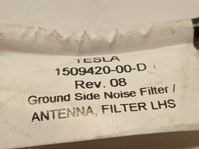 Recambio de antena para tesla model 3 rwd referencia OEM IAM 150942000D  