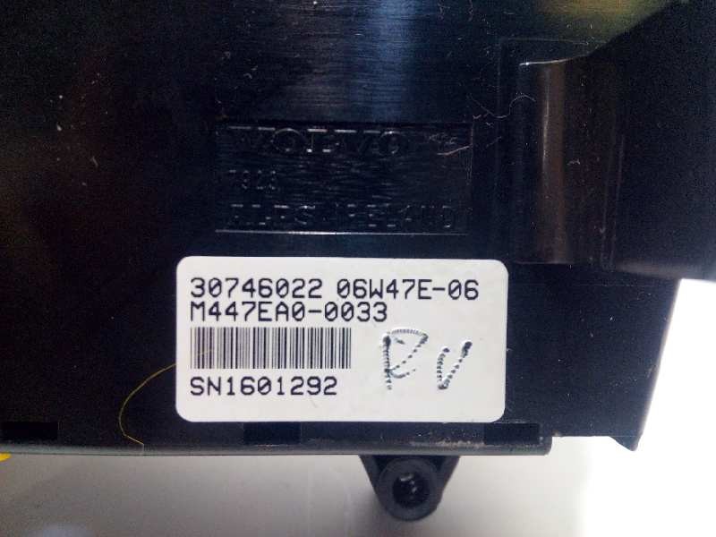 Recambio de mando climatizador para volvo xc70 2.4 diesel cat referencia OEM IAM 30746022  