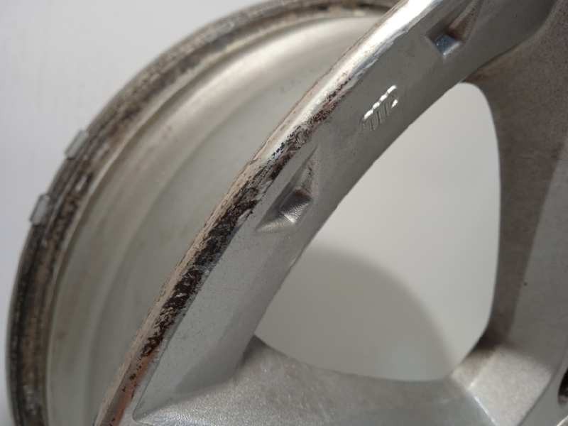 Recambio de llanta para subaru forester s12 2.0 diesel cat referencia OEM IAM 28111SC040  