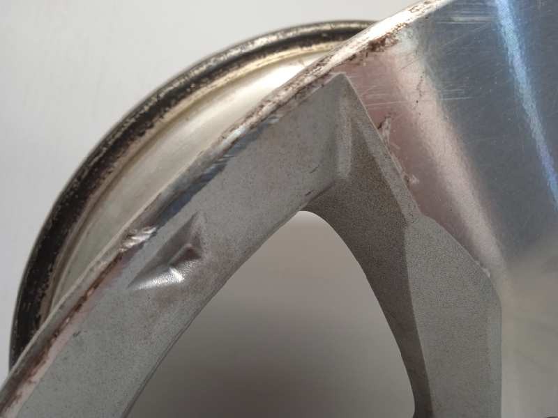 Recambio de llanta para subaru forester s12 2.0 diesel cat referencia OEM IAM 28111SC040  