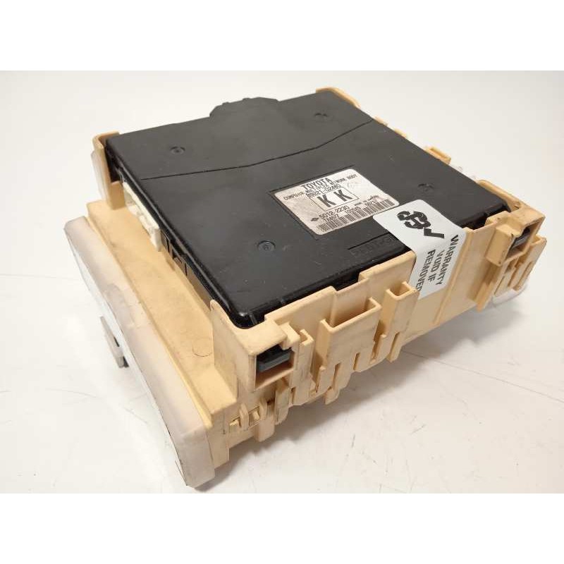 Recambio de caja reles / fusibles para toyota auris touring sports (e18) 1.6 d-4d cat referencia OEM IAM 8273012X80A  63583367