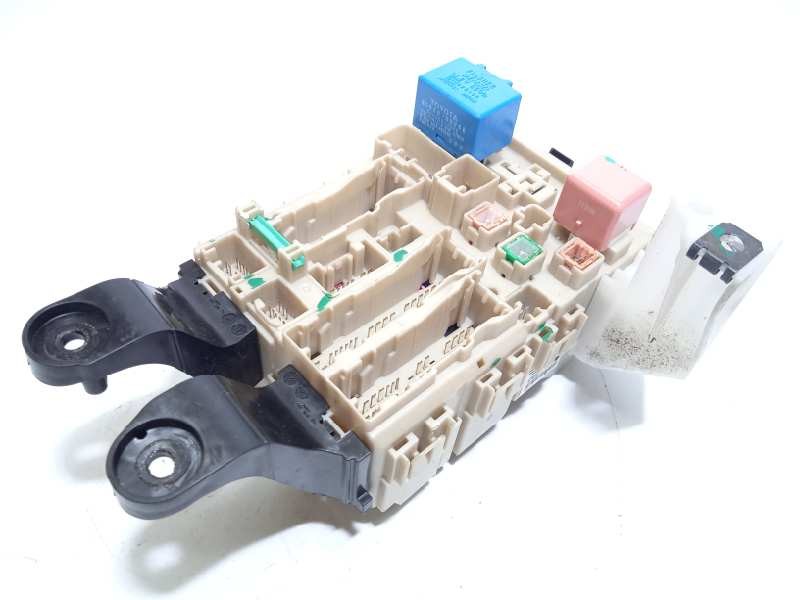 Recambio de caja reles / fusibles para toyota avensis (t27) executive referencia OEM IAM 8273005690A  308412A17