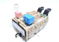 Recambio de caja reles / fusibles para toyota avensis (t27) executive referencia OEM IAM 8273005690A  308412A17 2