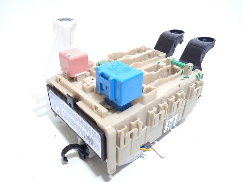 Recambio de caja reles / fusibles para toyota avensis (t27) executive referencia OEM IAM 8273005690A  308412A17