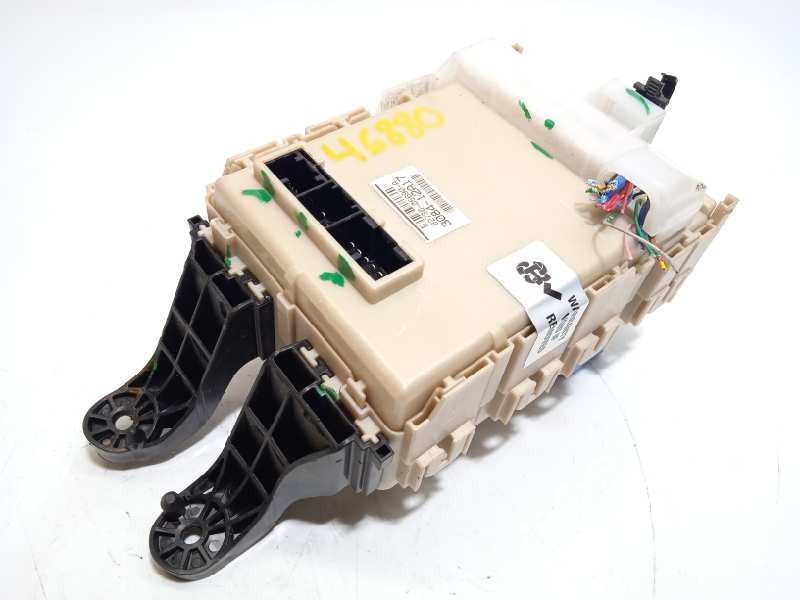 Recambio de caja reles / fusibles para toyota avensis (t27) executive referencia OEM IAM 8273005690A  308412A17