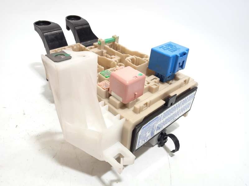 Recambio de caja reles / fusibles para toyota avensis (t27) executive referencia OEM IAM 8273005690A  308412A17