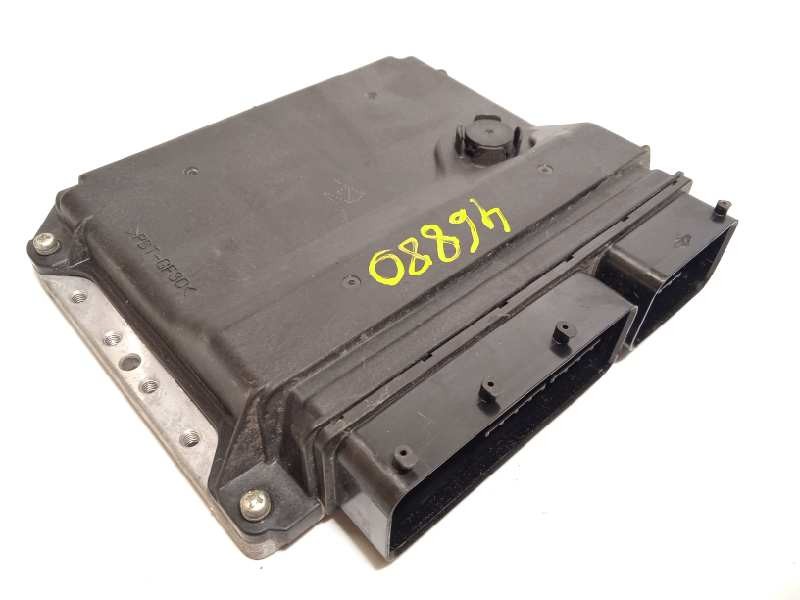 Recambio de centralita motor uce para toyota avensis (t27) executive referencia OEM IAM 8966105J70  2754009580
