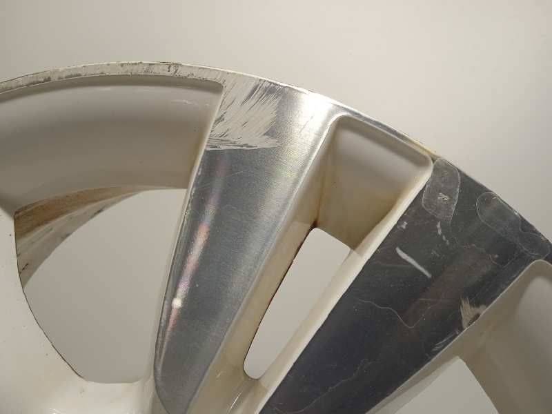 Recambio de llanta para citroën ds3 design referencia OEM IAM 9688118277  5402AR