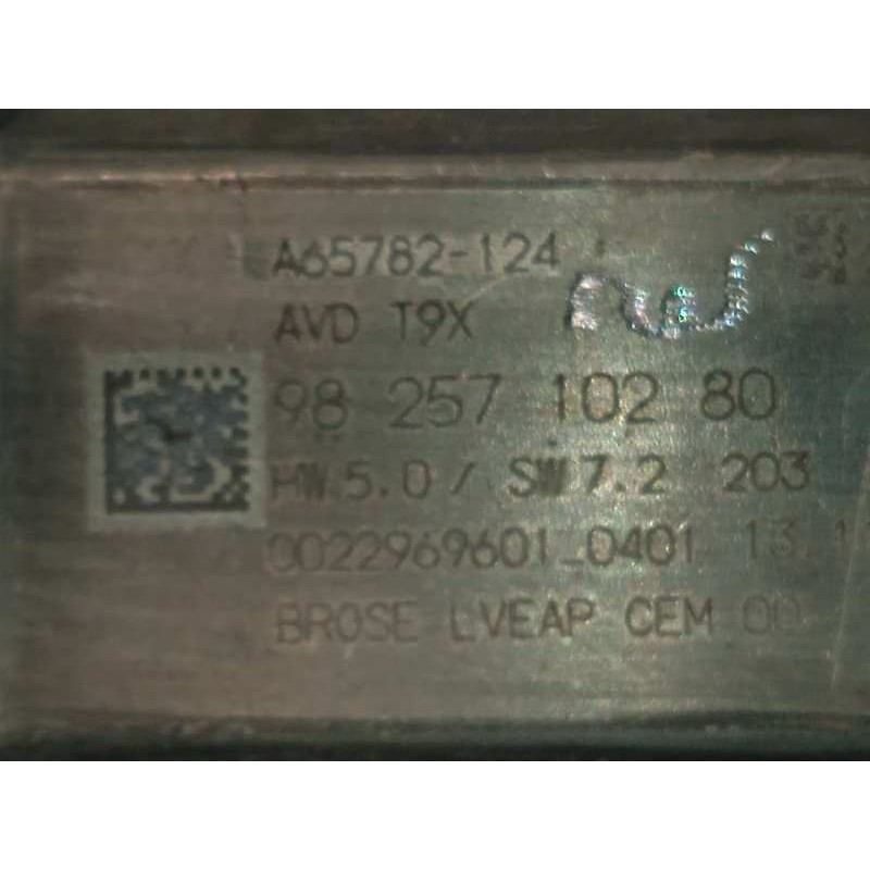 Recambio de elevalunas delantero derecho para peugeot 308 sw style referencia OEM IAM 9825710280  