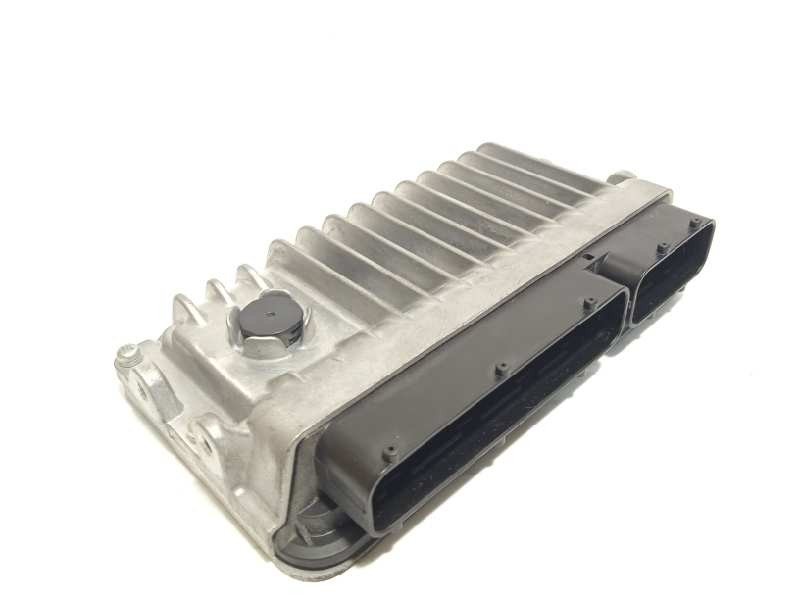 Recambio de centralita motor uce para toyota yaris 1.3 16v cat referencia OEM IAM 896610DL00  MB2756005450