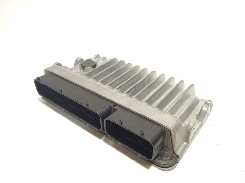 Recambio de centralita motor uce para toyota yaris 1.3 16v cat referencia OEM IAM 896610DL00  MB2756005450