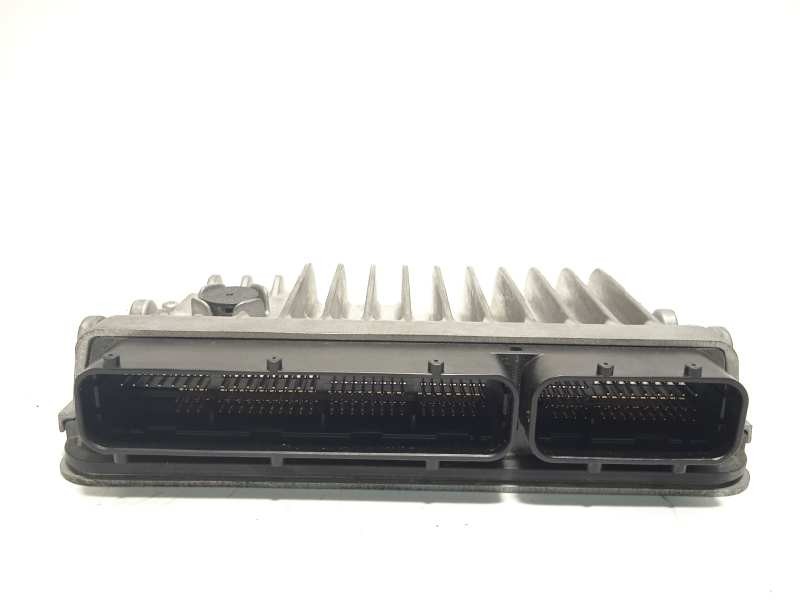 Recambio de centralita motor uce para toyota yaris 1.3 16v cat referencia OEM IAM 896610DL00  MB2756005450