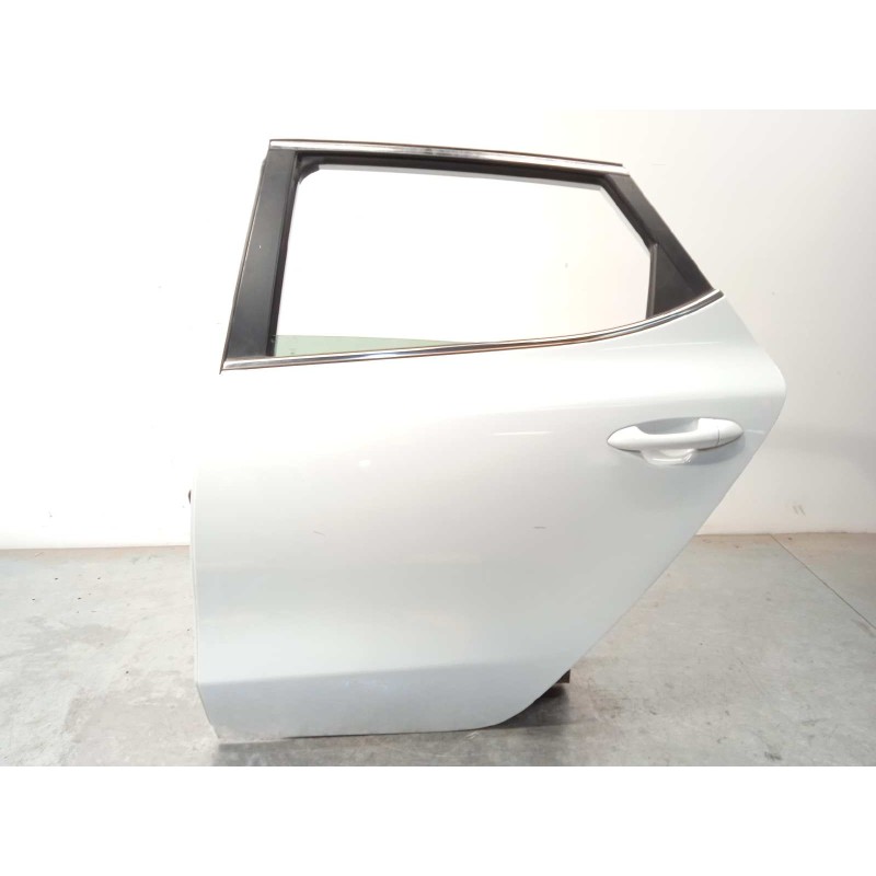 Recambio de puerta trasera izquierda para kia cee´d 1.0 tgdi cat referencia OEM IAM 77003A2000  