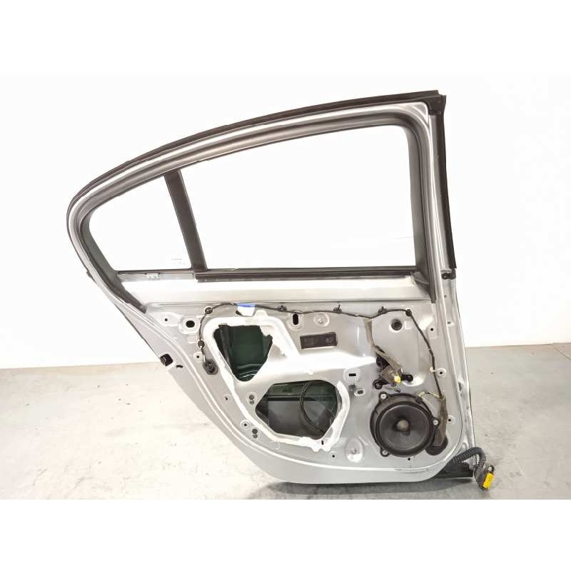Recambio de puerta trasera izquierda para renault laguna iii authentique referencia OEM IAM 821010023R  