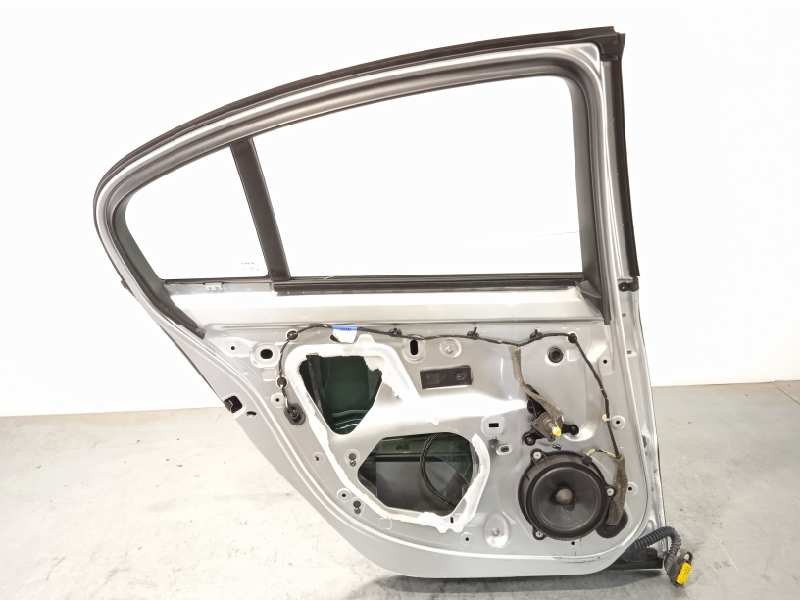 Recambio de puerta trasera izquierda para renault laguna iii authentique referencia OEM IAM 821010023R  