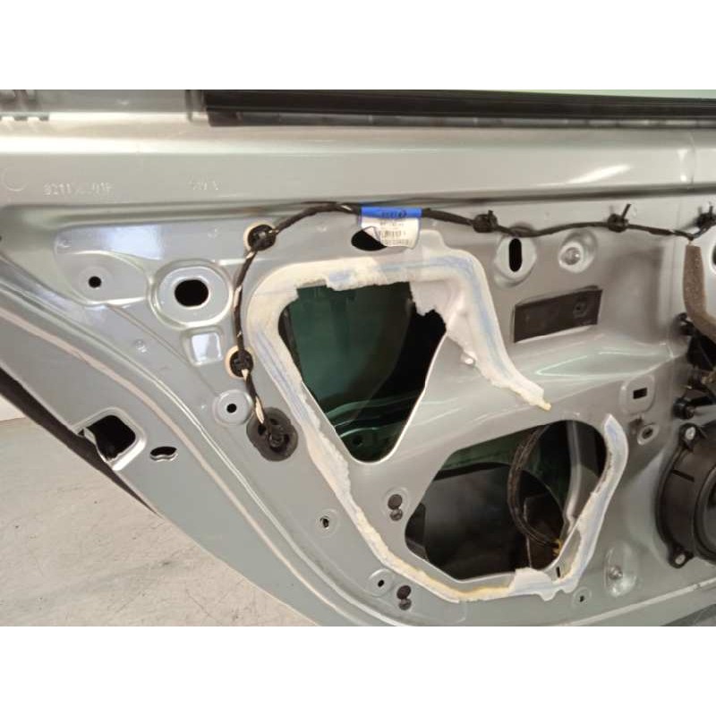 Recambio de puerta trasera izquierda para renault laguna iii authentique referencia OEM IAM 821010023R  