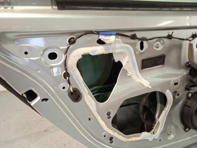 Recambio de puerta trasera izquierda para renault laguna iii authentique referencia OEM IAM 821010023R  