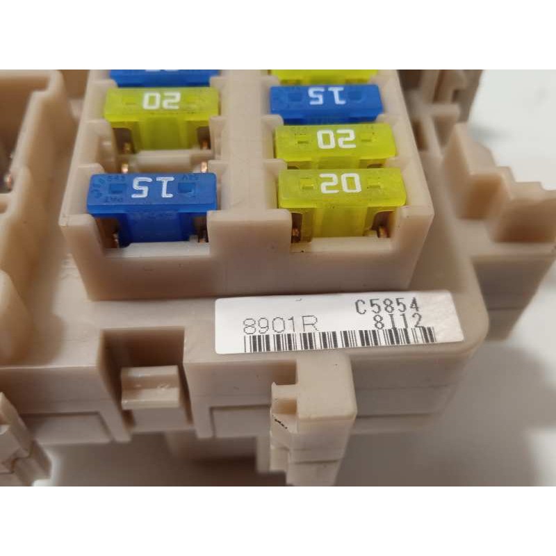 Recambio de caja reles / fusibles para renault kadjar 1.3 tce referencia OEM IAM 8901R  243808901R