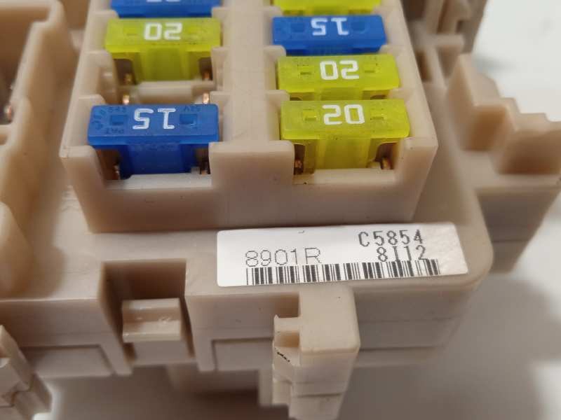 Recambio de caja reles / fusibles para renault kadjar 1.3 tce referencia OEM IAM 8901R  243808901R