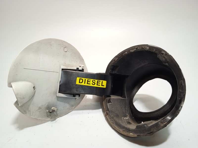 Recambio de tapa exterior combustible para peugeot 208 allure referencia OEM IAM 9673904880  