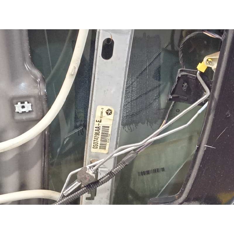 Recambio de puerta delantera derecha para dodge caliber sxt referencia OEM IAM 5074154AB  