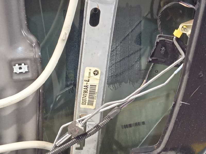 Recambio de puerta delantera derecha para dodge caliber sxt referencia OEM IAM 5074154AB  