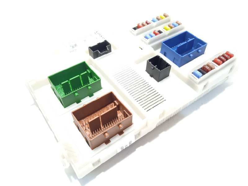 Recambio de caja reles / fusibles para volvo xc60 2.0 diesel cat referencia OEM IAM 31412969  31412969AA