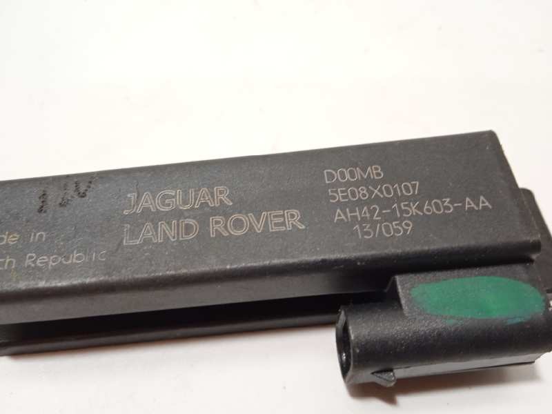 Recambio de antena para land rover range rover autobiography referencia OEM IAM AH4215K603AA  LR012709