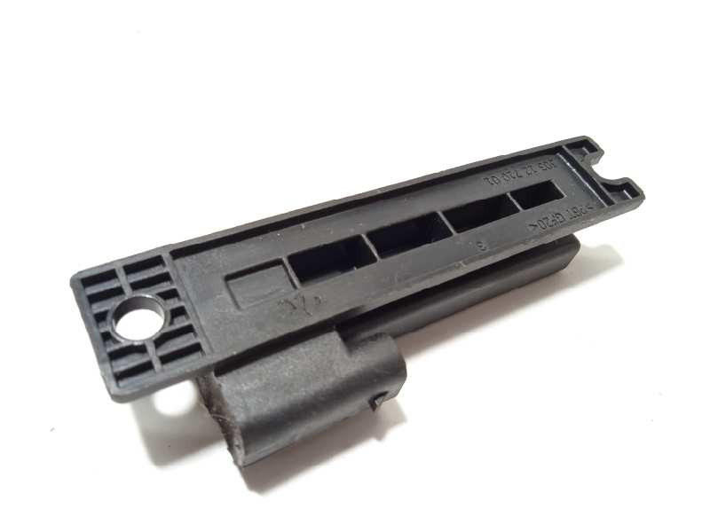 Recambio de antena para land rover range rover autobiography referencia OEM IAM AH4215K603AA  LR012709