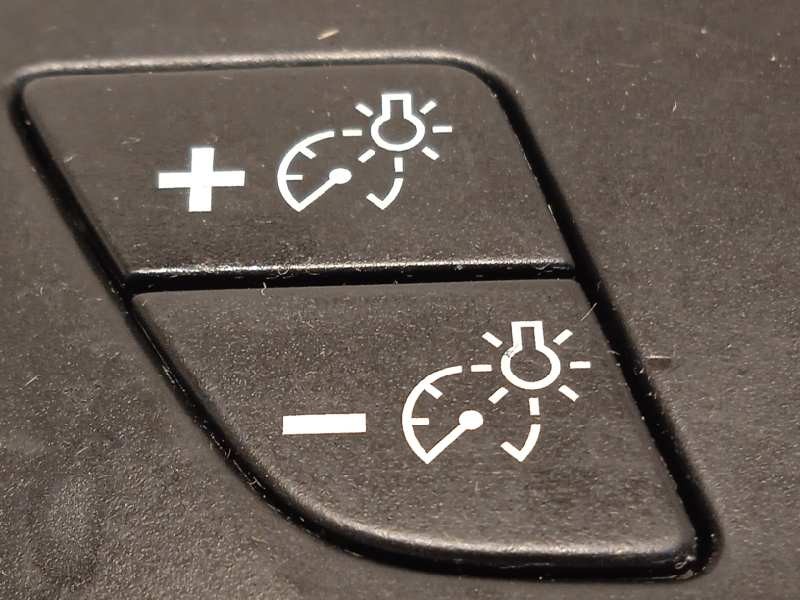 Recambio de cuadro instrumentos para citroën c4 picasso seduction referencia OEM IAM 9811083780  