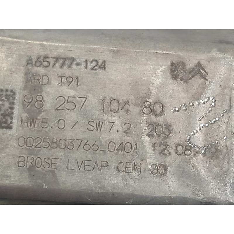 Recambio de elevalunas trasero derecho para peugeot 308 1.5 active referencia OEM IAM 9825710480  