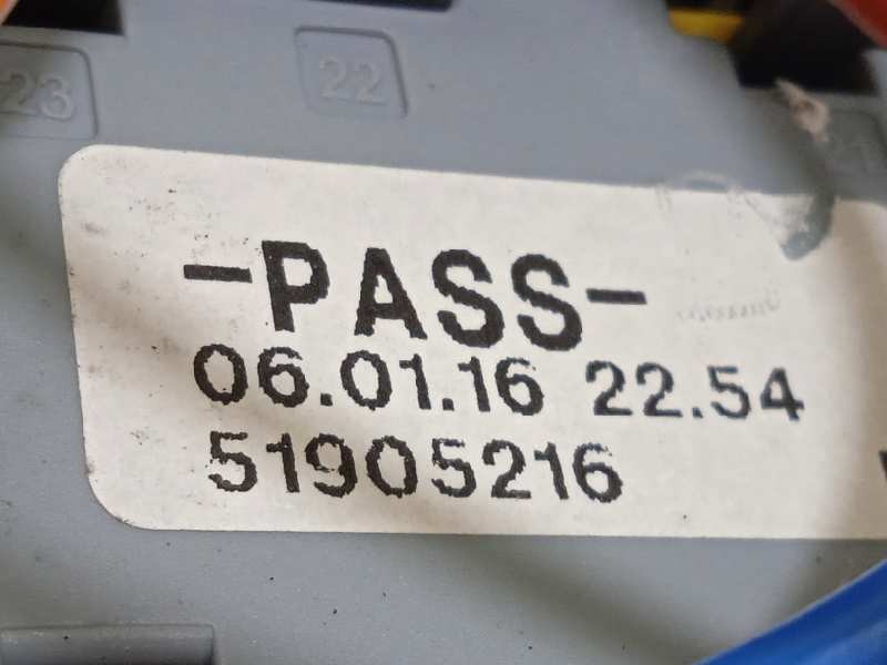 Recambio de caja reles / fusibles para fiat fiorino básico referencia OEM IAM 51905216  