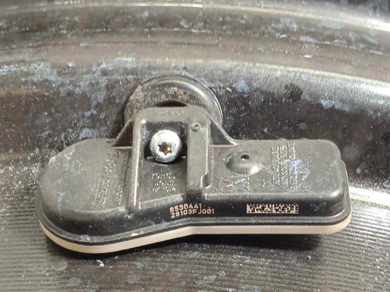 Recambio de llanta para subaru xv 2.0 diesel cat referencia OEM IAM 28111FJ031  