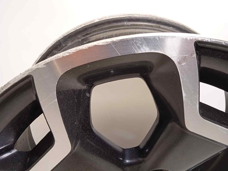 Recambio de llanta para subaru xv 2.0 diesel cat referencia OEM IAM 28111FJ031  