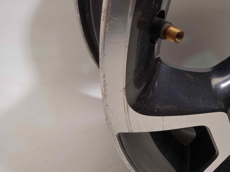 Recambio de llanta para subaru xv 2.0 diesel cat referencia OEM IAM 28111FJ031  