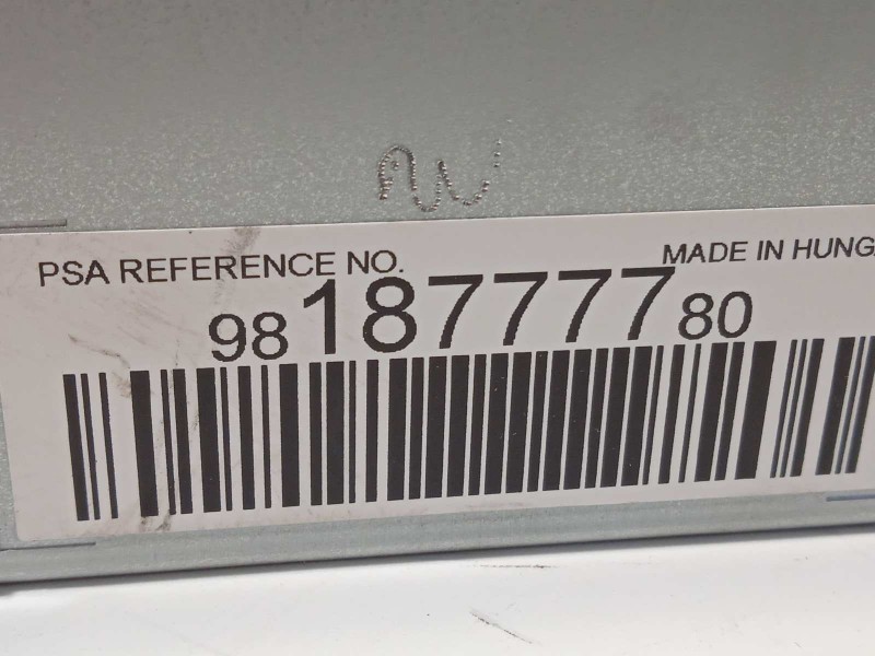 Recambio de sistema audio / radio cd para citroën jumpy fugón confort xl referencia OEM IAM 9818777780  