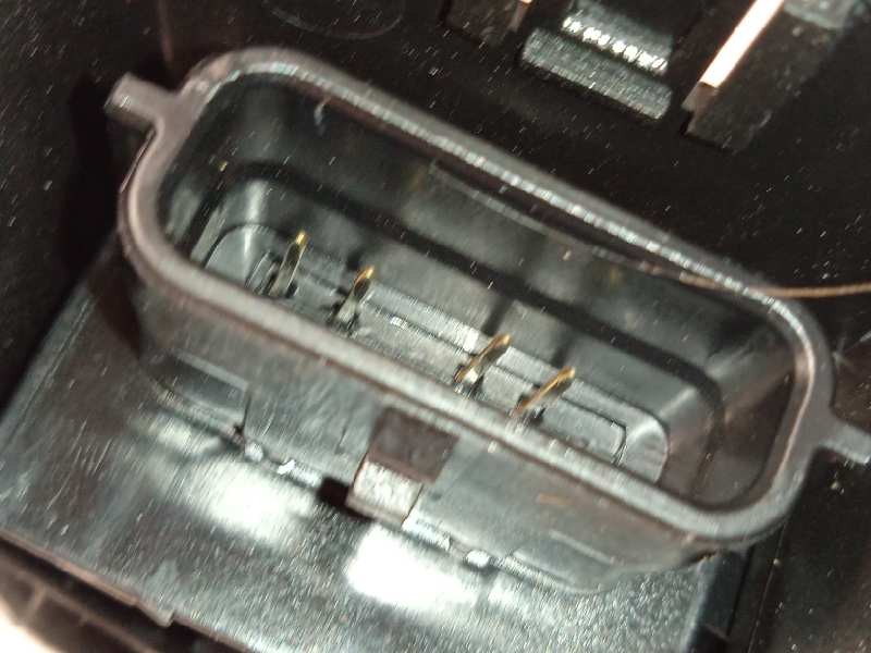 Recambio de cerradura puerta trasera izquierda para renault megane iv grandtour 1.3 tce referencia OEM IAM 825035881R  